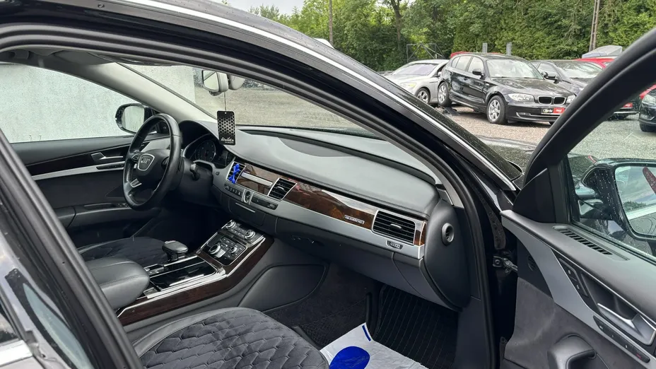 AUDI A8 -