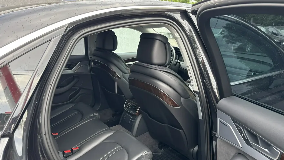 AUDI A8 -