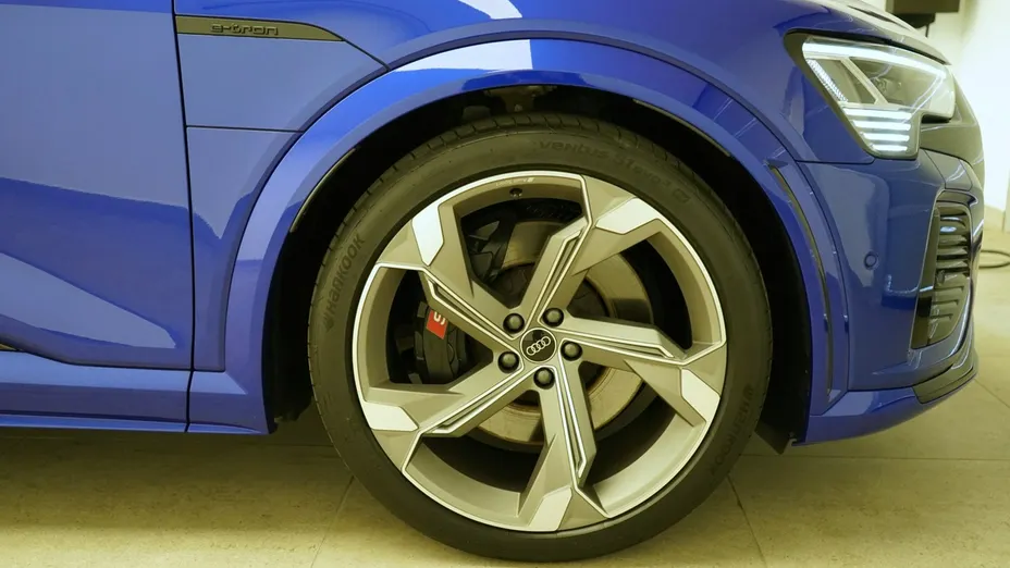 AUDI SQ8 e-tron -