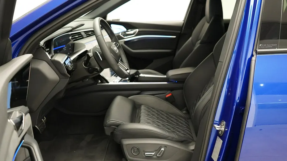 AUDI SQ8 e-tron -