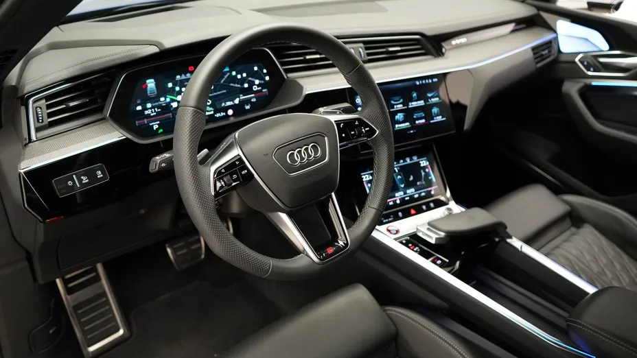 AUDI SQ8 e-tron -