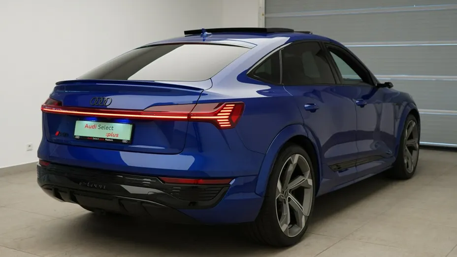 AUDI SQ8 e-tron -