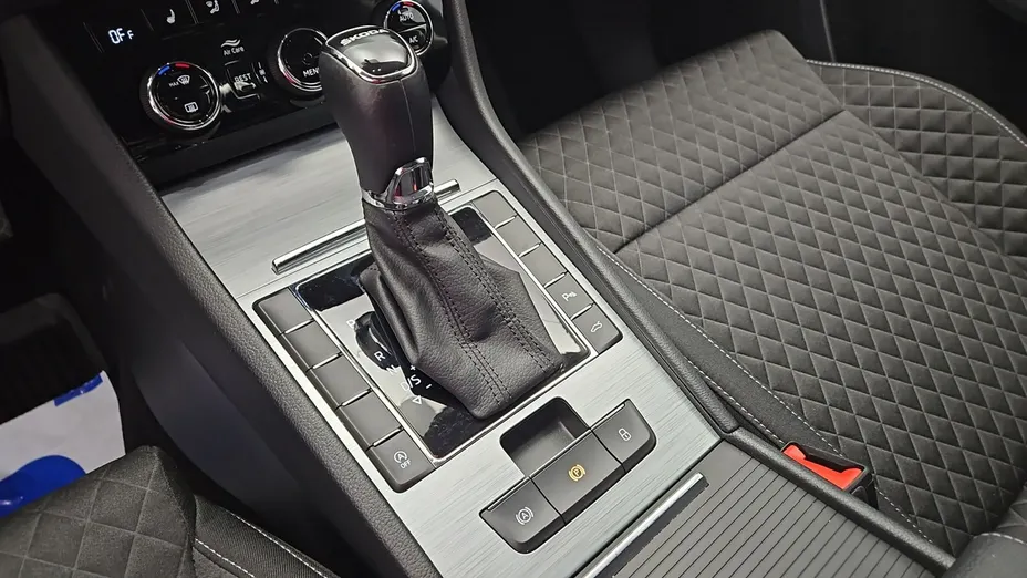 SKODA Superb -