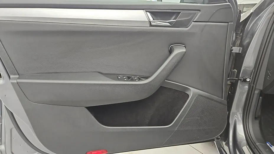 SKODA Superb -