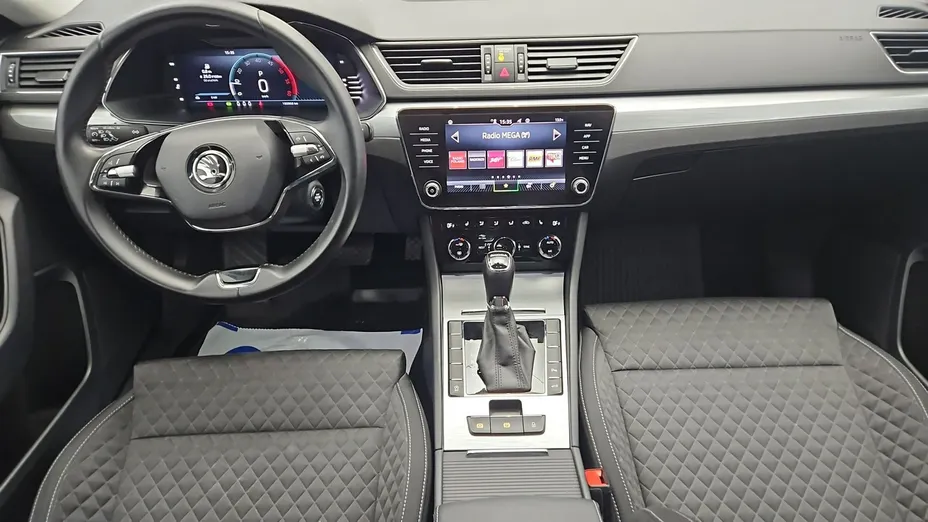 SKODA Superb -