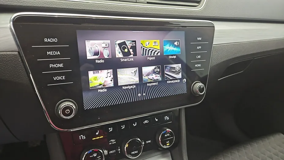 SKODA Superb -