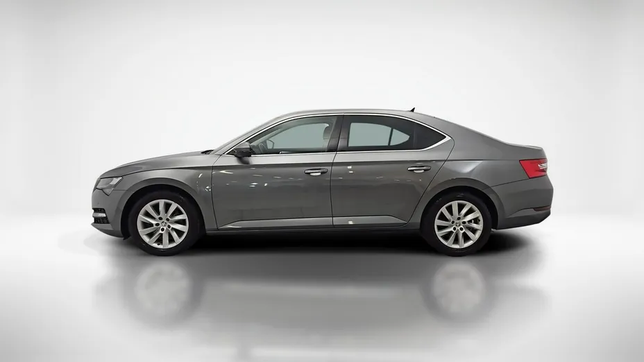 SKODA Superb -