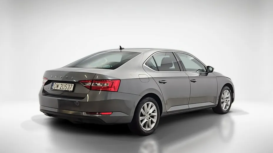 SKODA Superb -