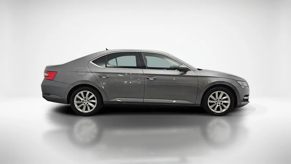 SKODA Superb -