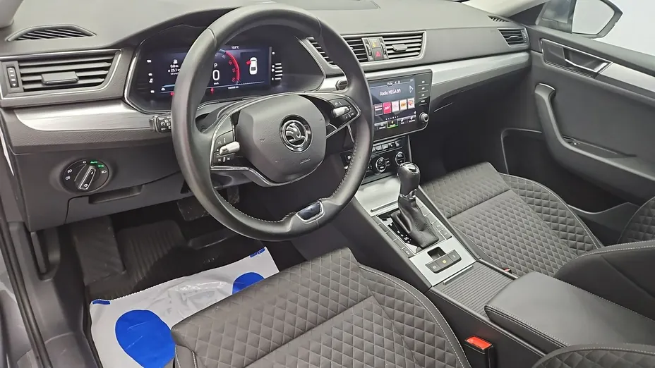 SKODA Superb -