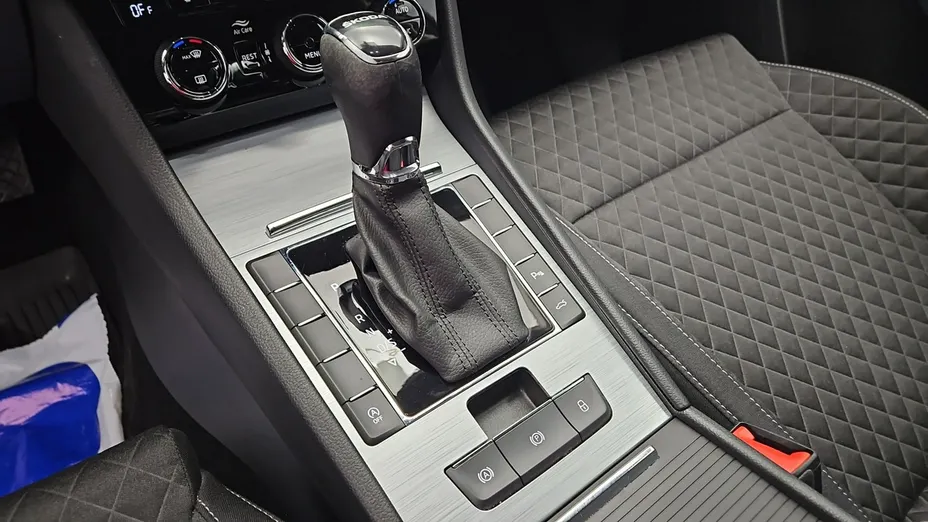 SKODA Superb -