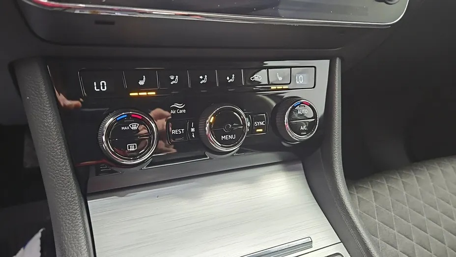 SKODA Superb -