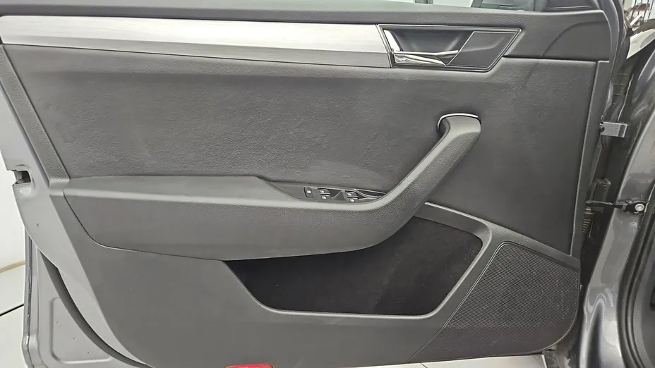 SKODA Superb -