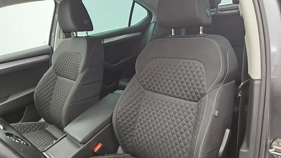 SKODA Superb -
