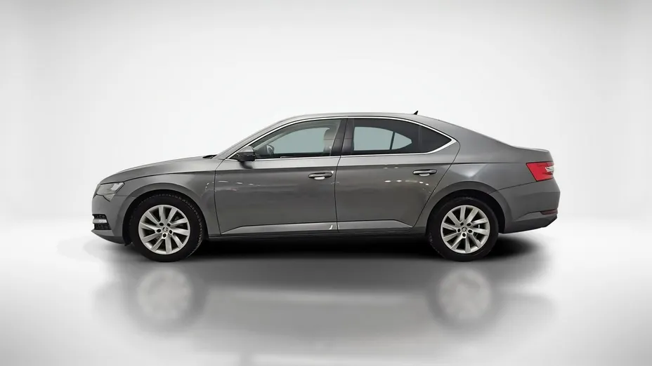 SKODA Superb -