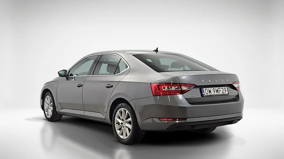SKODA Superb -