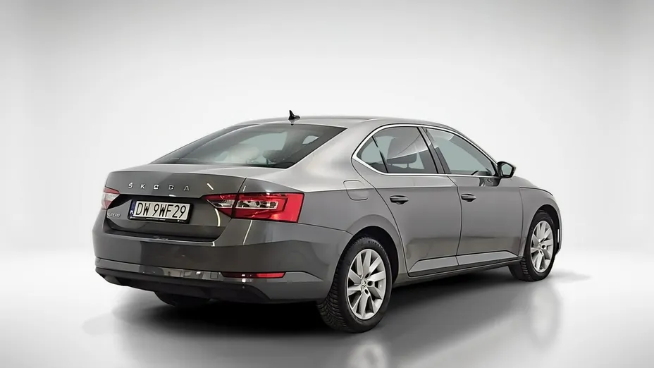 SKODA Superb -