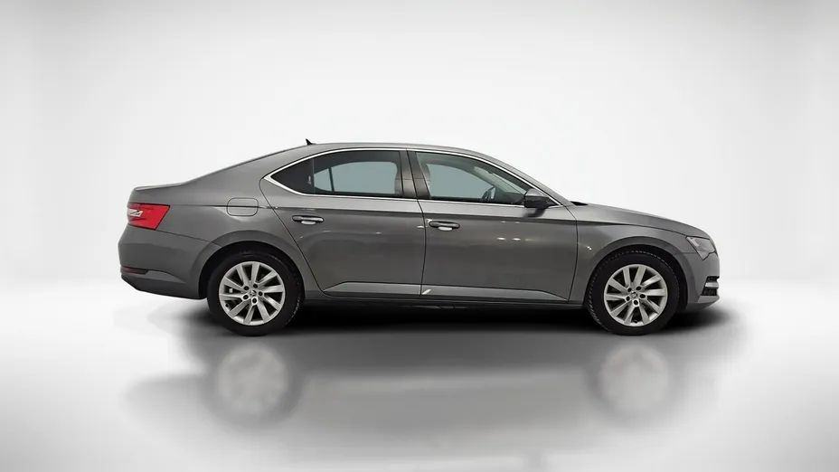 SKODA Superb -