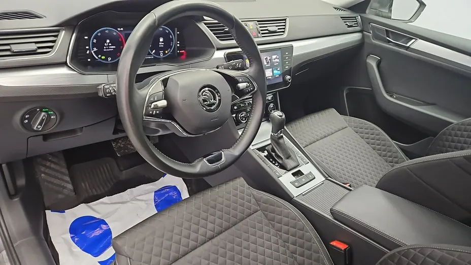 SKODA Superb -