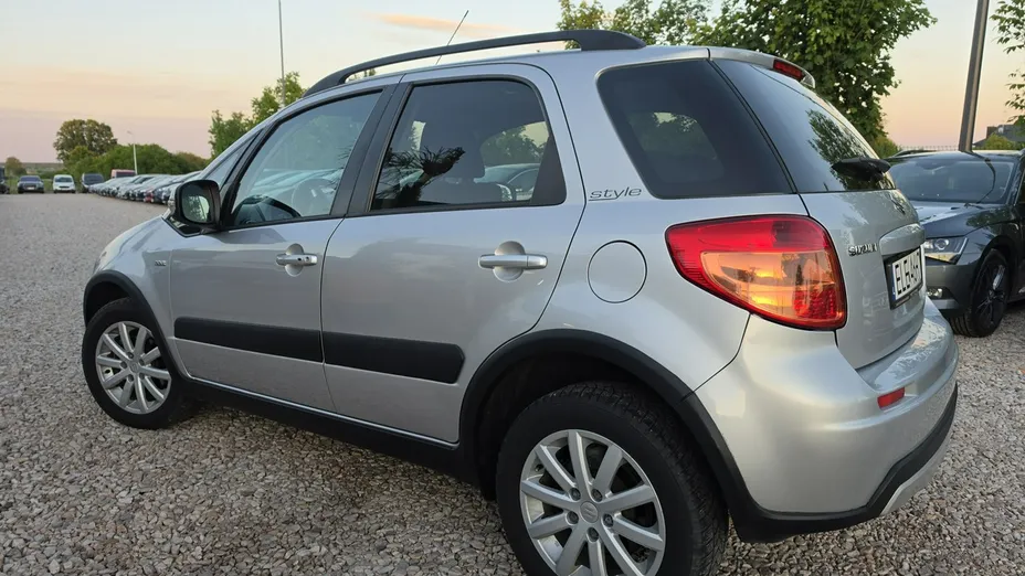 SUZUKI SX4 -