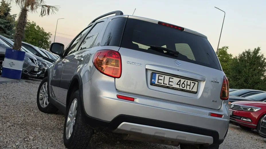 SUZUKI SX4 -