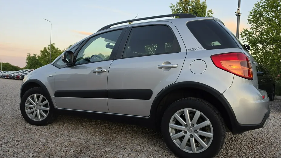 SUZUKI SX4 -