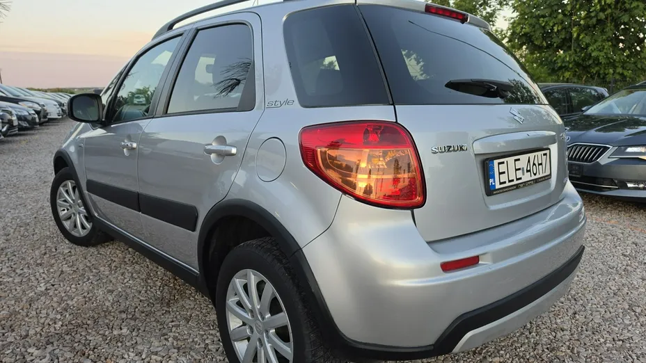 SUZUKI SX4 -