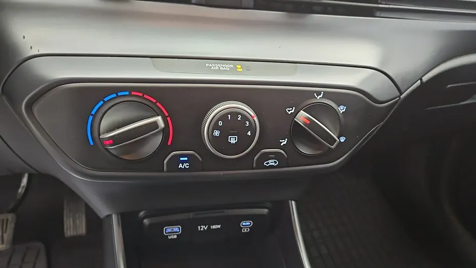 HYUNDAI i20 -