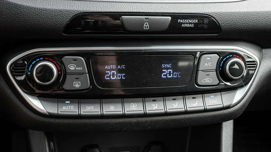 HYUNDAI i30 -