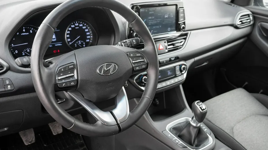 HYUNDAI i30 -