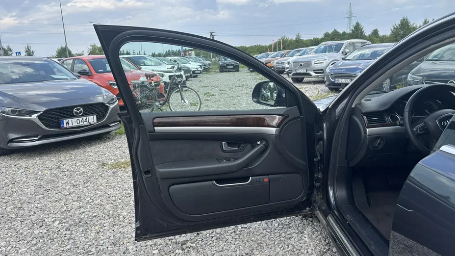 AUDI A8 -