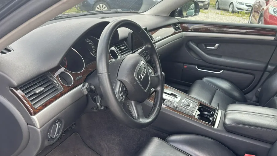 AUDI A8 -