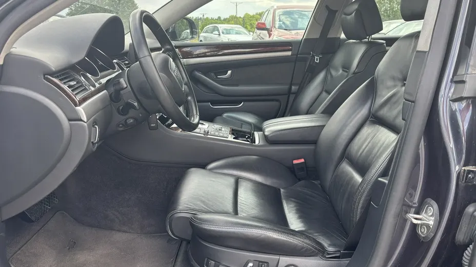 AUDI A8 -
