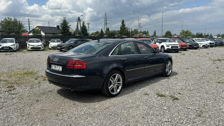 AUDI A8 -