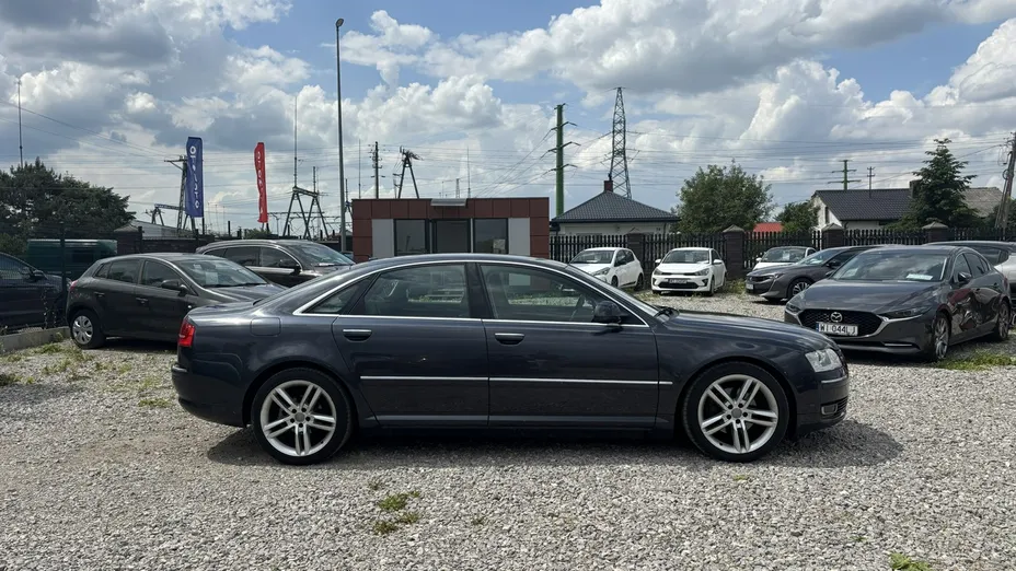 AUDI A8 -