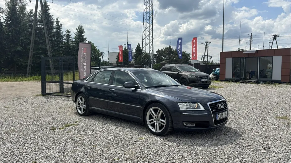 AUDI A8 -