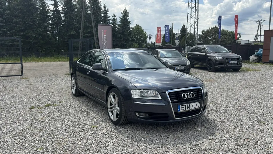 AUDI A8 -