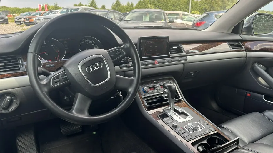 AUDI A8 -