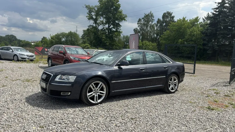 AUDI A8 -