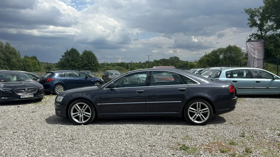 AUDI A8 -
