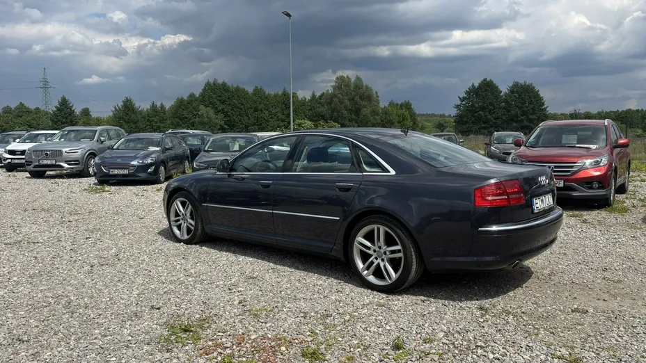 AUDI A8 -