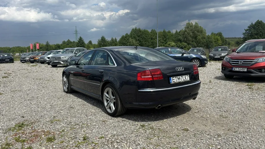 AUDI A8 -