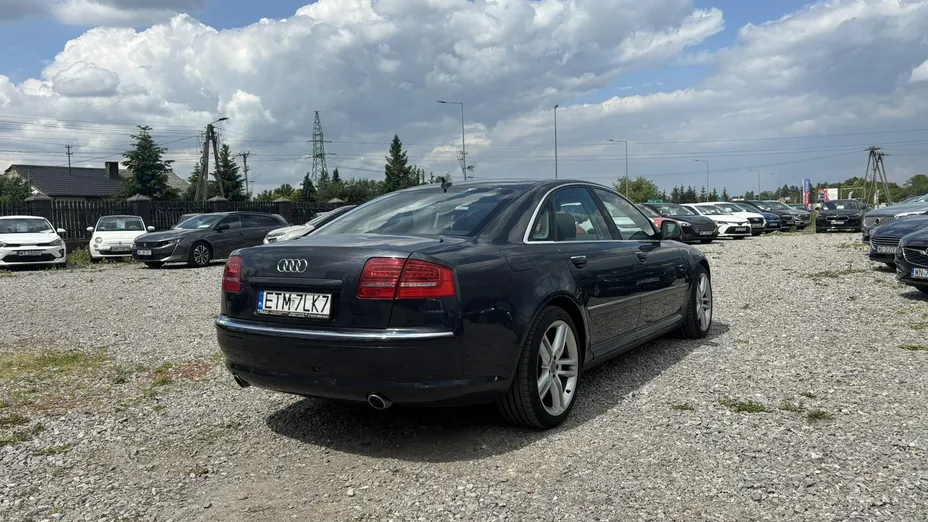 AUDI A8 -