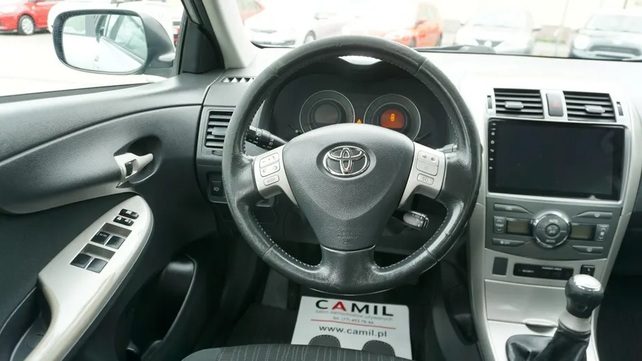 TOYOTA Corolla -