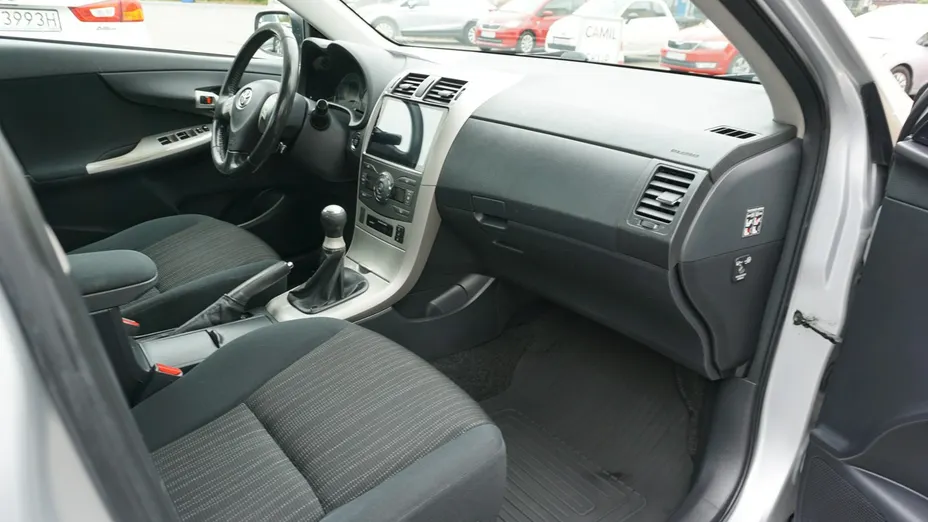 TOYOTA Corolla -