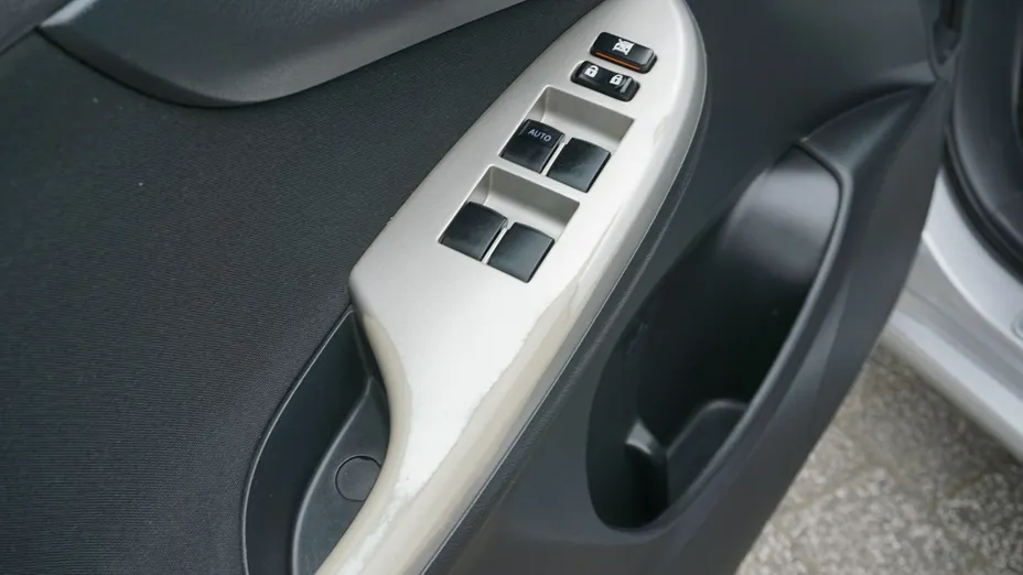 TOYOTA Corolla -