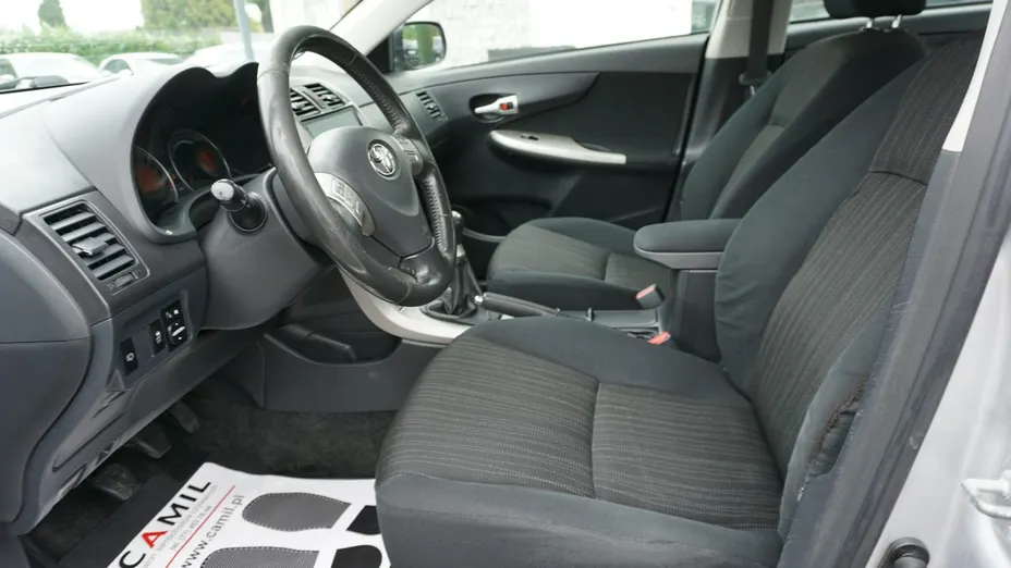 TOYOTA Corolla -