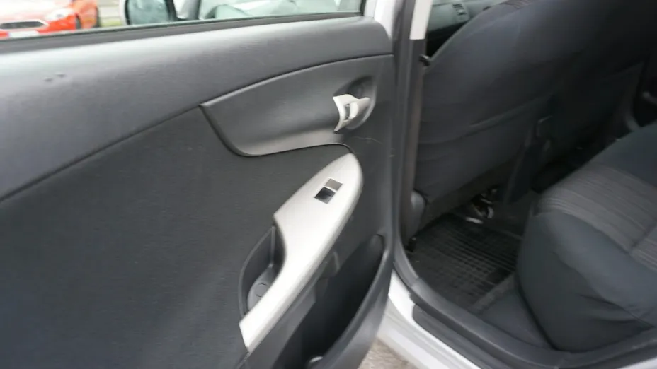 TOYOTA Corolla -