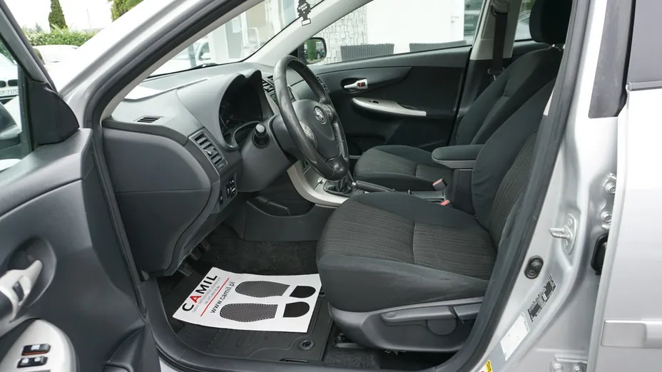 TOYOTA Corolla -
