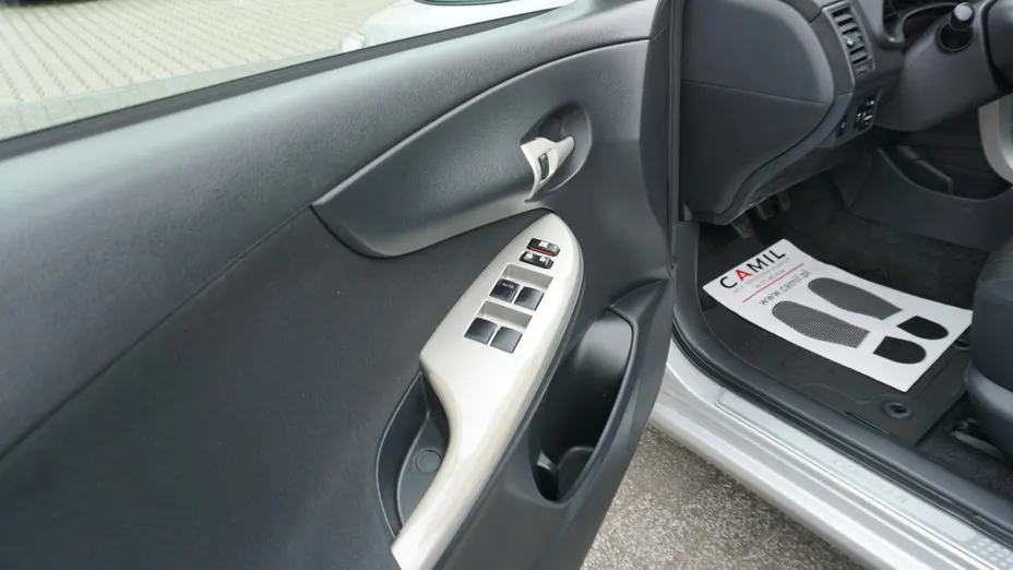 TOYOTA Corolla -